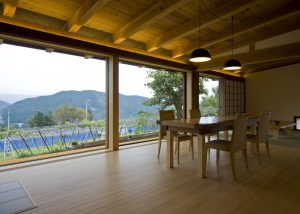 「森の中の木とガラスの家」製作木製サッシ【施工事例】