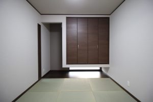 「本棚のある家」吊収納【施工事例】