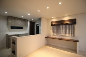 「本棚のある家」ダイニング【施工事例】