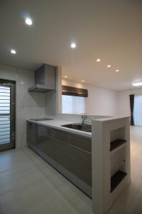 「本棚のある家」キッチン【施工事例】