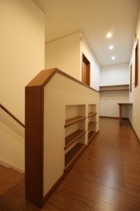 「図書コーナーのある家」本棚【施工事例】