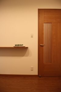 「図書コーナーのある家」ホール【施工事例】