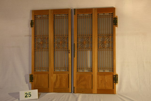 古民具・レトロな古い格子木製扉 2枚セット（観音開き）【木材・古材販売商品のご案内】写真