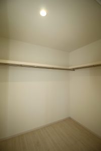 「オープンガレージの家」ウォークインクローゼット【施工事例】