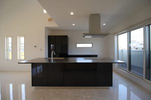 「オーダーアイランドキッチンの二世帯住宅」アイランドキッチン【施工事例】