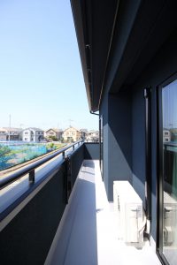 「木の温もりを感じられる カフェテイストの家」バルコニー【施工事例】