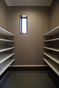 「木の温もりを感じられる カフェテイストの家」シューズクローク【施工事例】