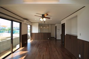 「木の温もりを感じられる カフェテイストの家」LDK【施工事例】