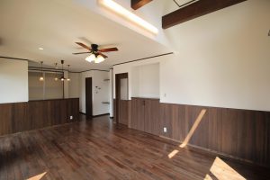 「木の温もりを感じられる カフェテイストの家」LDK【施工事例】