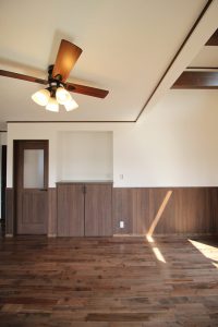 「木の温もりを感じられる カフェテイストの家」シーリングファン【施工事例】