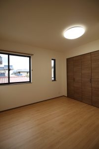 「大きな窓の家」子供部屋【施工事例】