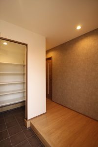 「大きな窓の家」シューズクローク【施工事例】