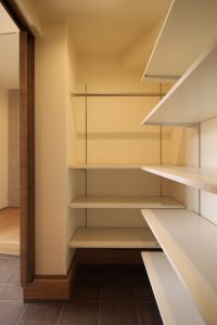 「大きな窓の家」シューズクローク【施工事例】