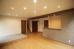 「大きな窓の家」LDK【施工事例】