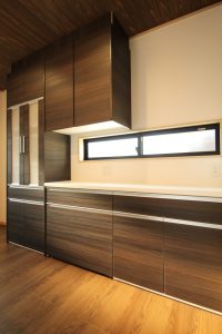 「木目を楽しむ板張り天井の家」キッチンファニチャー【施工事例】