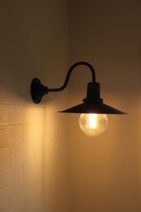 「ブルーがアクセントになる家」階段照明【施工事例】