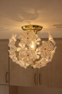 「ブルーがアクセントになる家」玄関照明【施工事例】