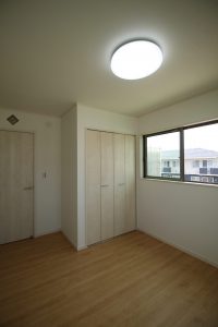 「ブルーがアクセントになる家」子供部屋【施工事例】