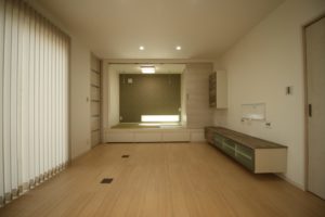 「小上りの和室でくつろぐ家」LDK【施工事例】