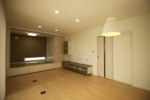 「小上りの和室でくつろぐ家」LDK【施工事例】
