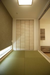 「小上りの和室でくつろぐ家」小上りの和室【施工事例】