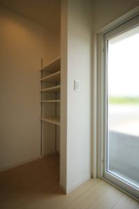 「小上りの和室でくつろぐ家」パントリー【施工事例】